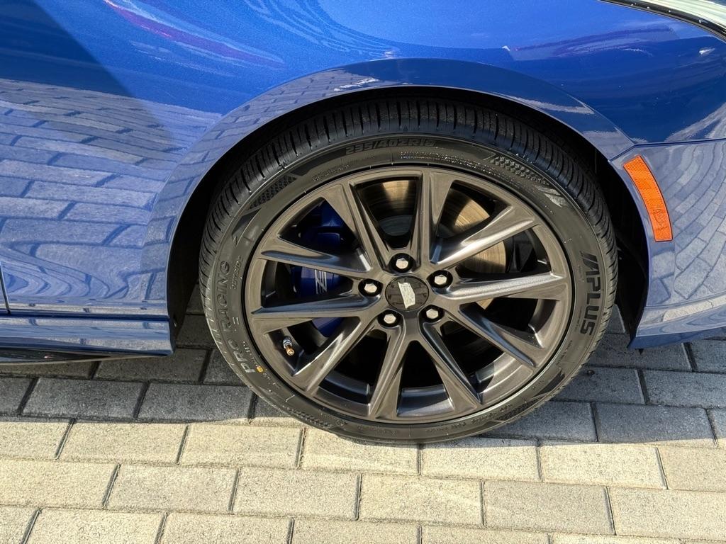 Cadillac CT4 4dr Sdn V-Series 2021