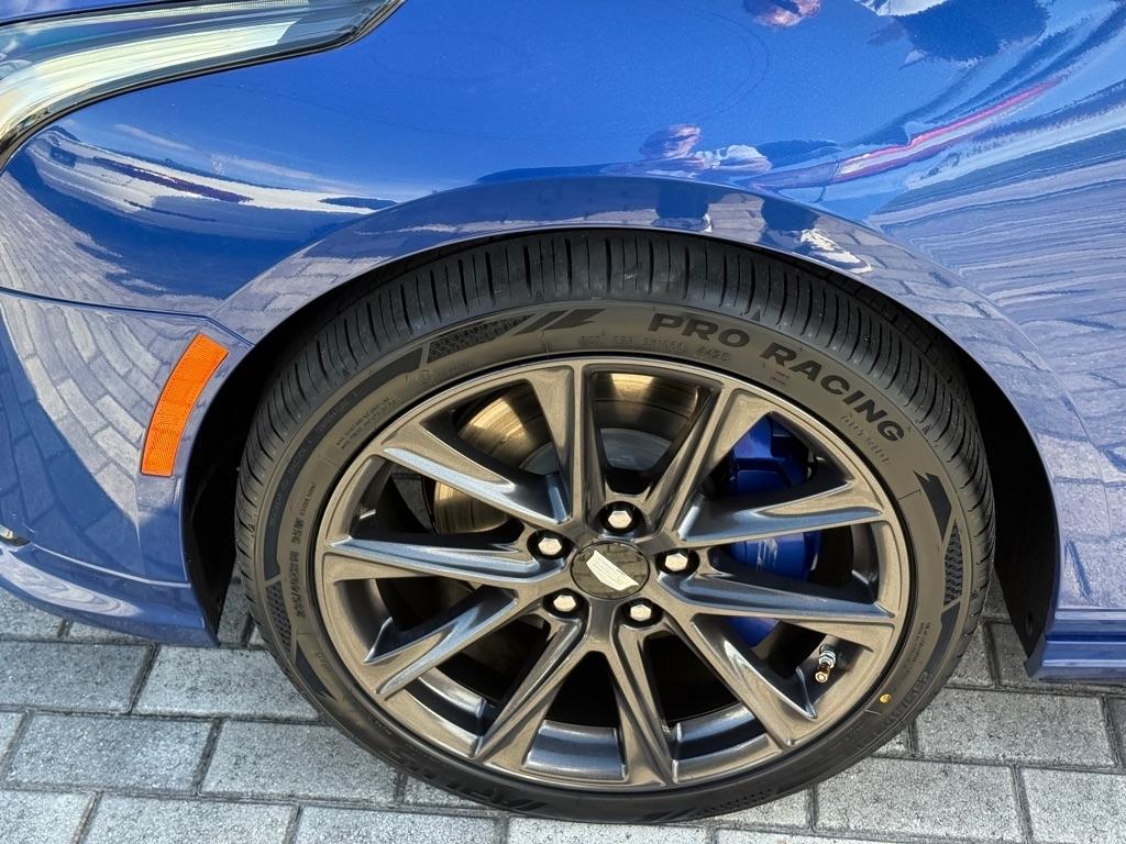 Cadillac CT4 4dr Sdn V-Series 2021