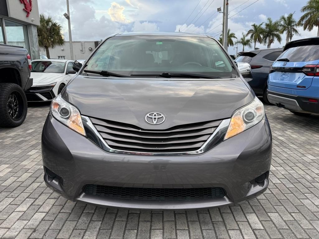 Toyota Sienna LE FWD 8-Passenger (Natl) 2017