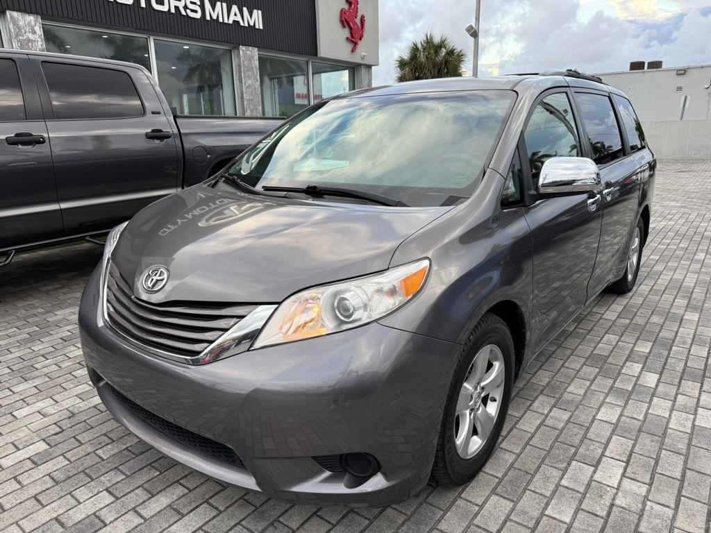 Toyota Sienna LE FWD 8-Passenger (Natl) 2017