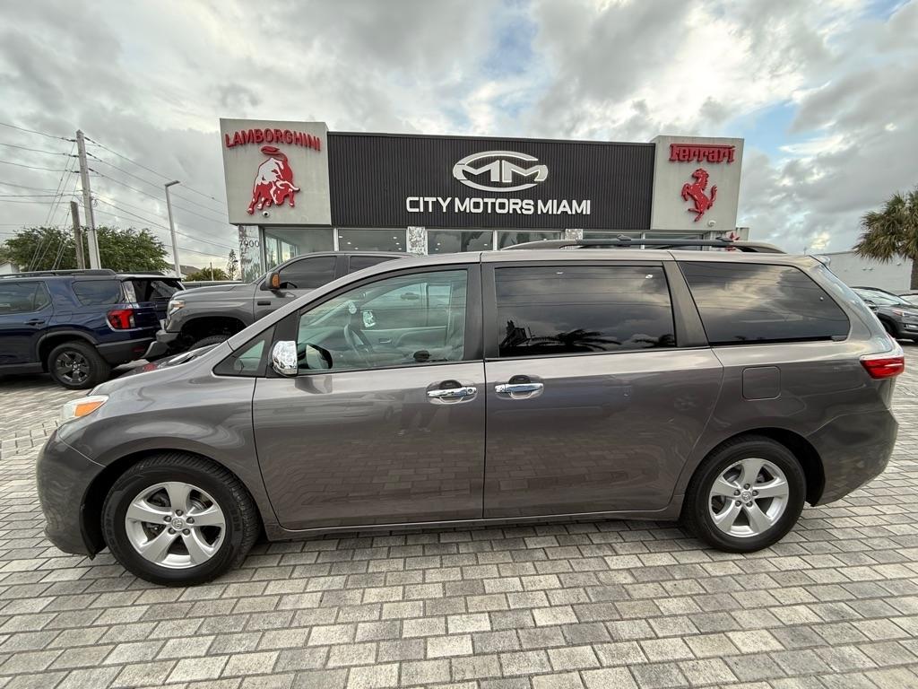Toyota Sienna LE FWD 8-Passenger (Natl) 2017