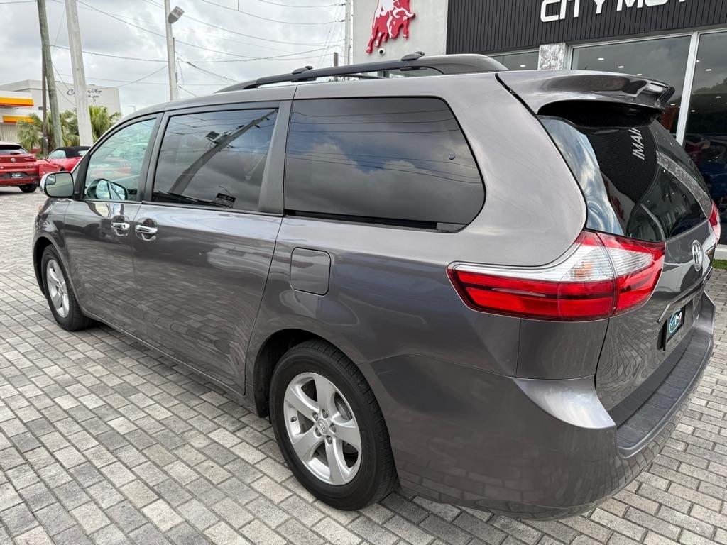 Toyota Sienna LE FWD 8-Passenger (Natl) 2017