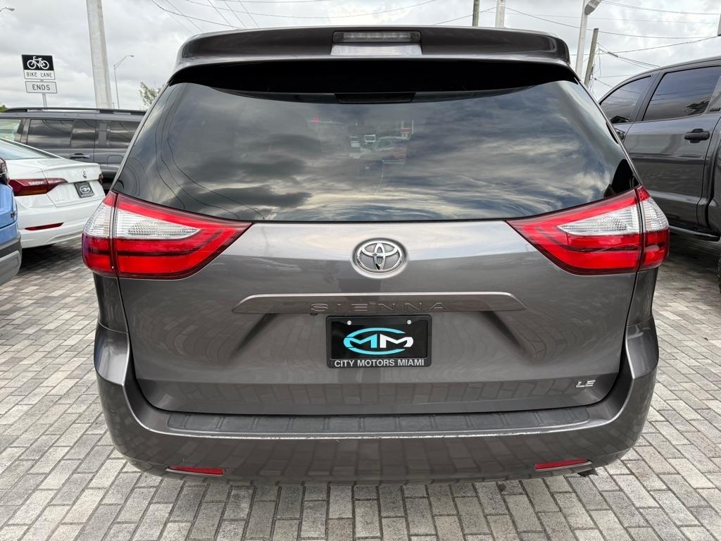 Toyota Sienna LE FWD 8-Passenger (Natl) 2017