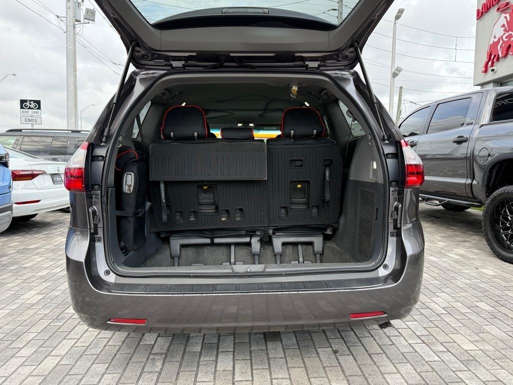 Toyota Sienna LE FWD 8-Passenger (Natl) 2017