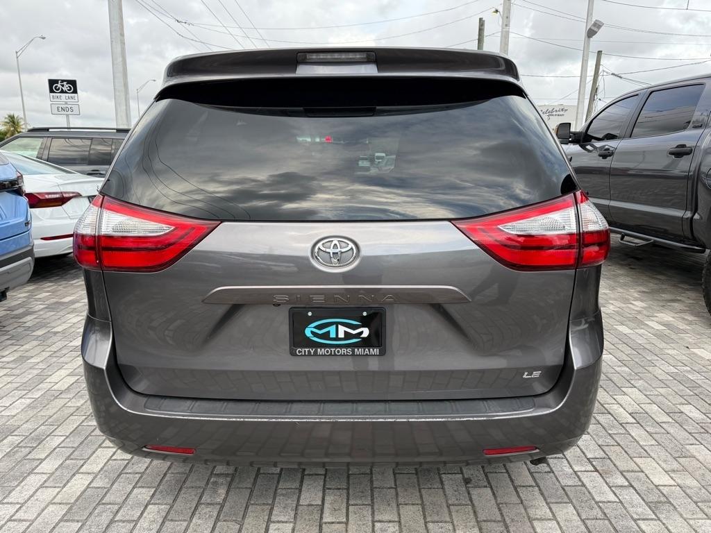 Toyota Sienna LE FWD 8-Passenger (Natl) 2017