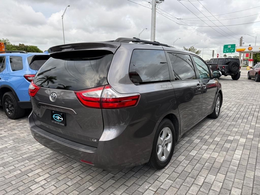 Toyota Sienna LE FWD 8-Passenger (Natl) 2017
