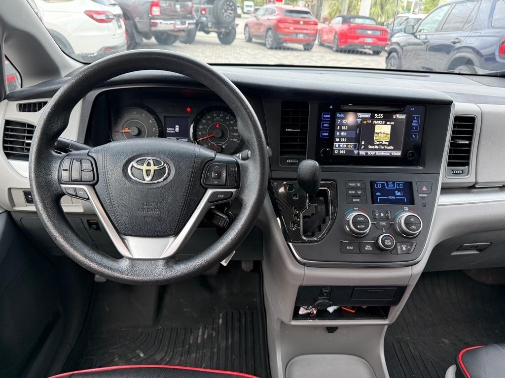 Toyota Sienna LE FWD 8-Passenger (Natl) 2017