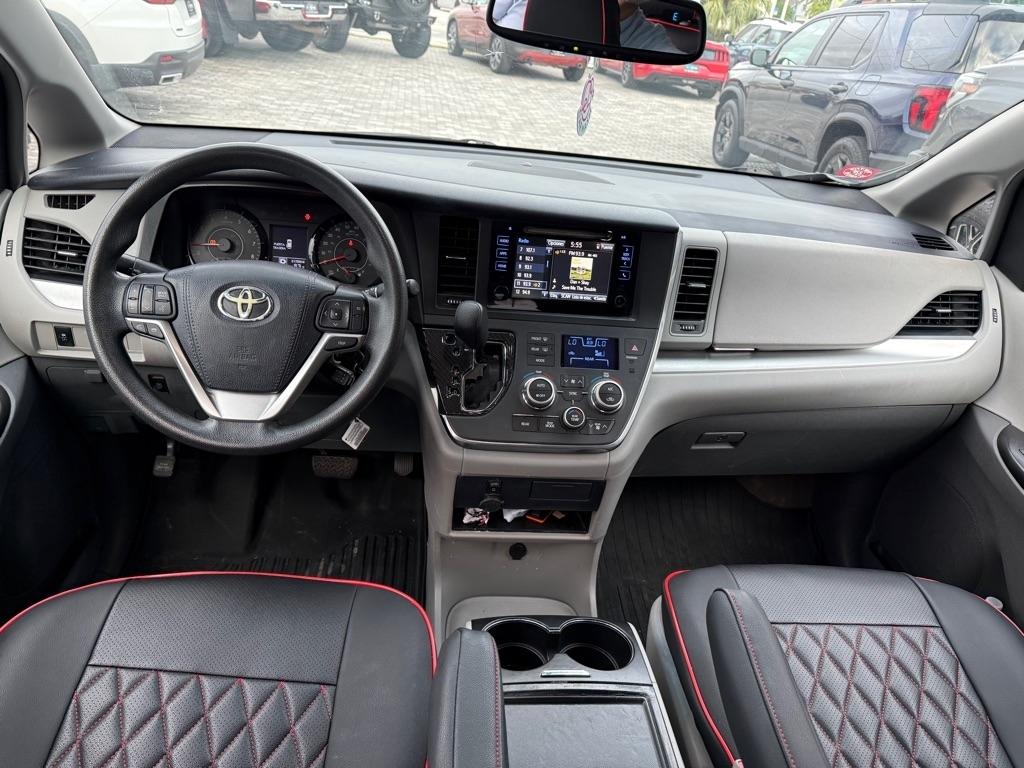 Toyota Sienna LE FWD 8-Passenger (Natl) 2017