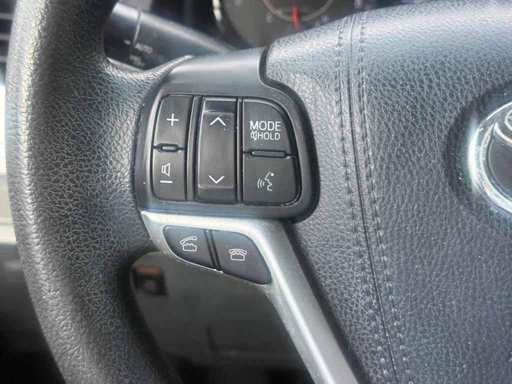 Toyota Sienna LE FWD 8-Passenger (Natl) 2017