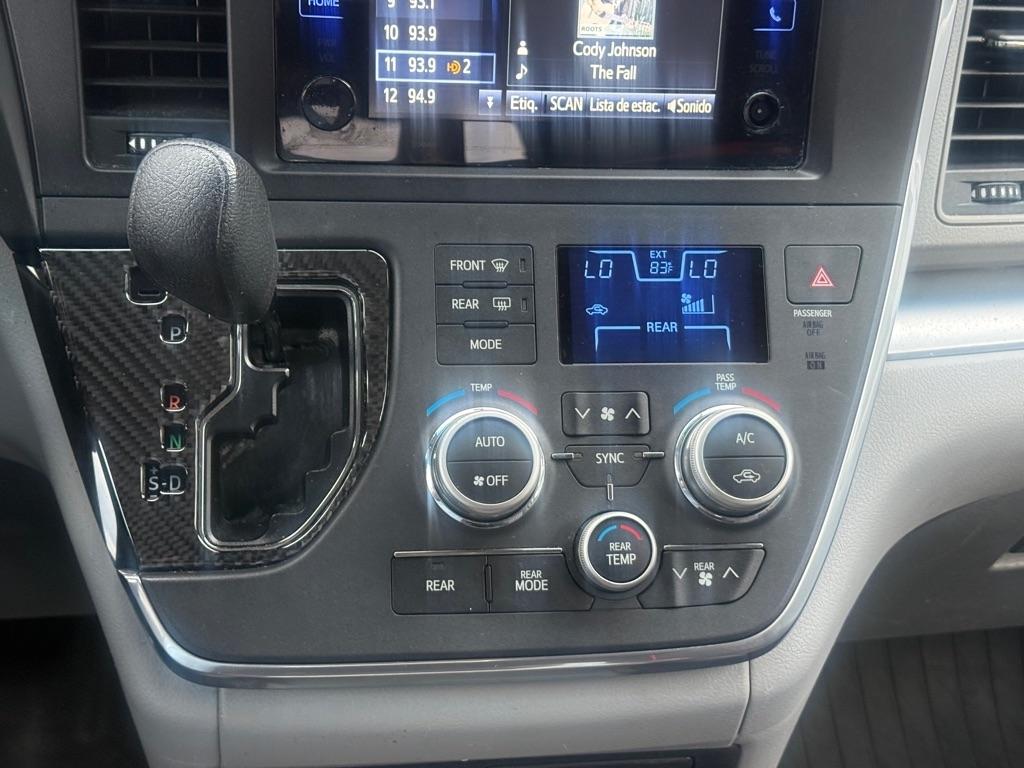 Toyota Sienna LE FWD 8-Passenger (Natl) 2017