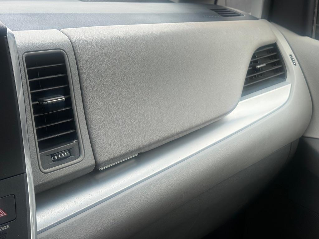 Toyota Sienna LE FWD 8-Passenger (Natl) 2017