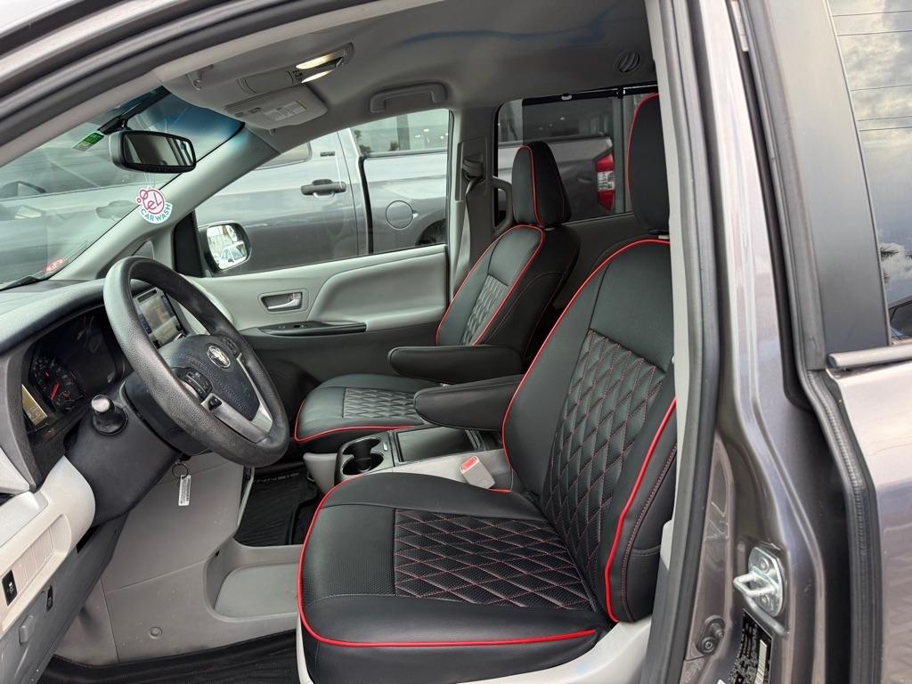 Toyota Sienna LE FWD 8-Passenger (Natl) 2017