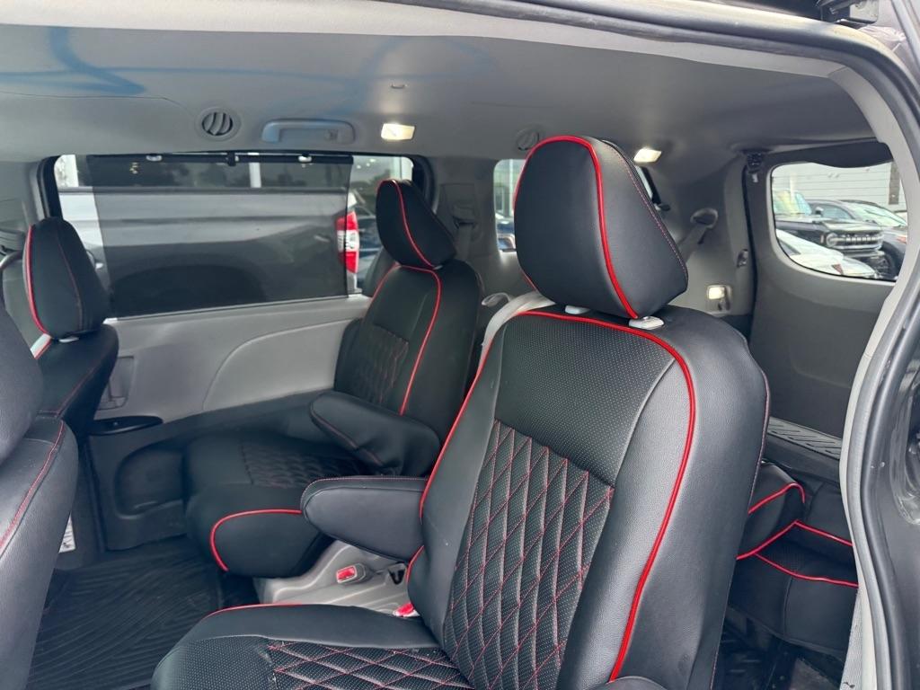 Toyota Sienna LE FWD 8-Passenger (Natl) 2017