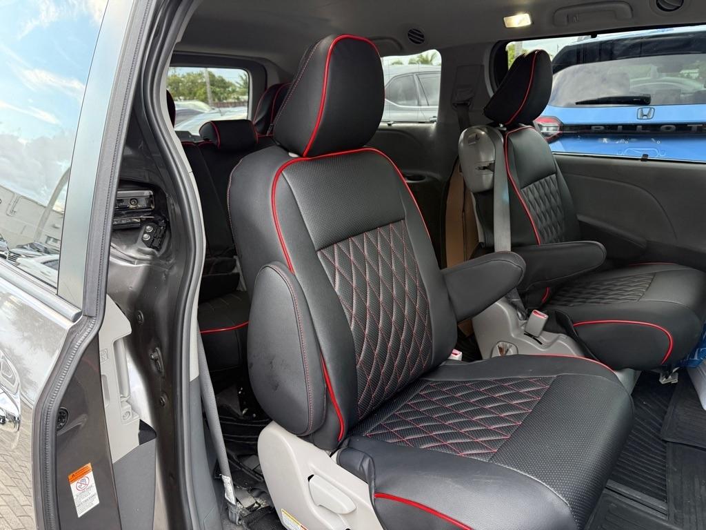 Toyota Sienna LE FWD 8-Passenger (Natl) 2017