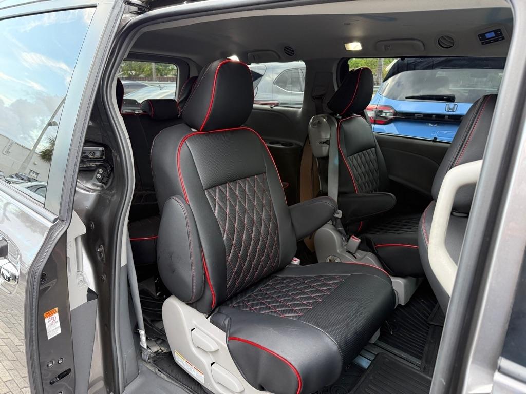 Toyota Sienna LE FWD 8-Passenger (Natl) 2017