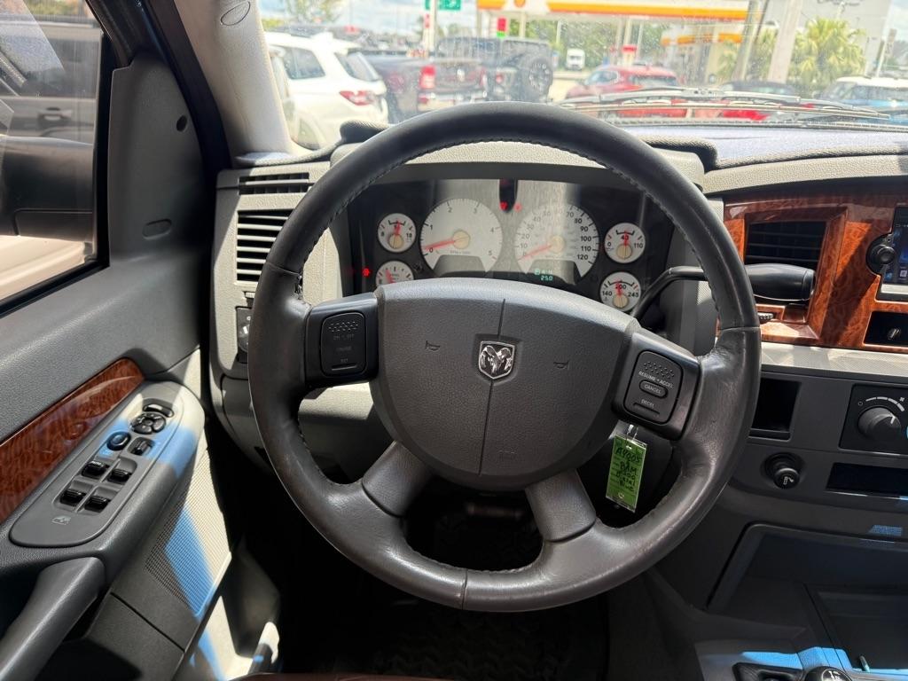 Dodge Ram 2500 4dr Quad Cab 160.5 4WD SLT 2006