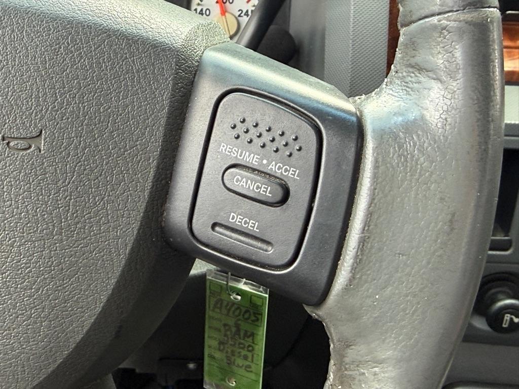 Dodge Ram 2500 4dr Quad Cab 160.5 4WD SLT 2006