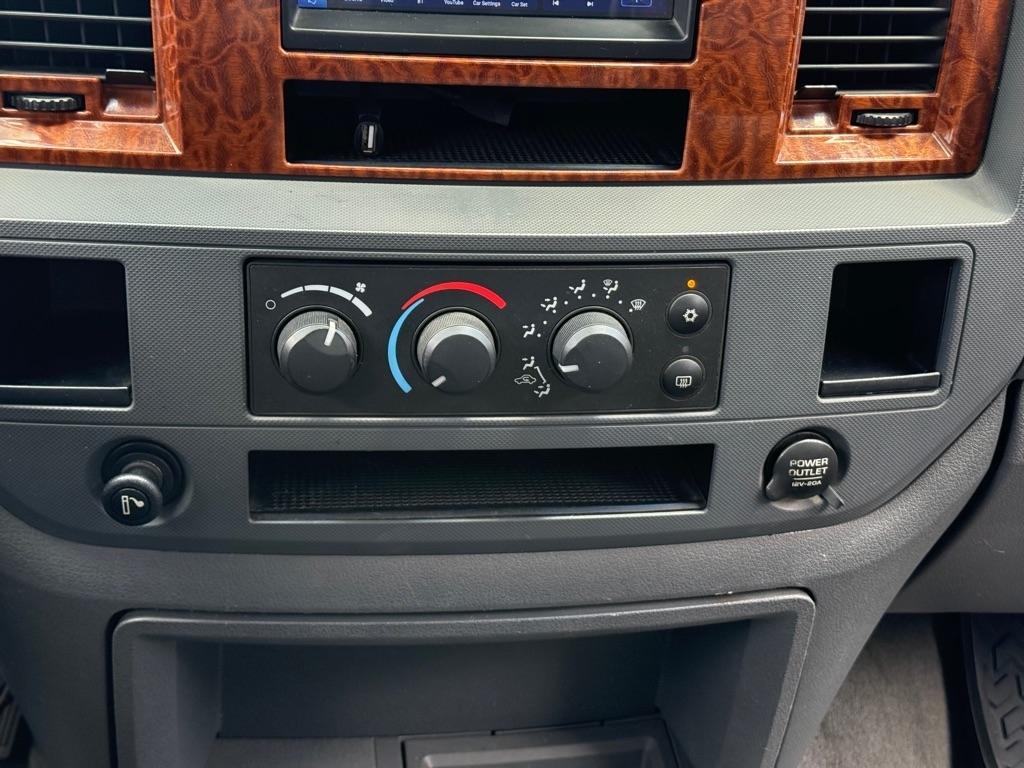 Dodge Ram 2500 4dr Quad Cab 160.5 4WD SLT 2006