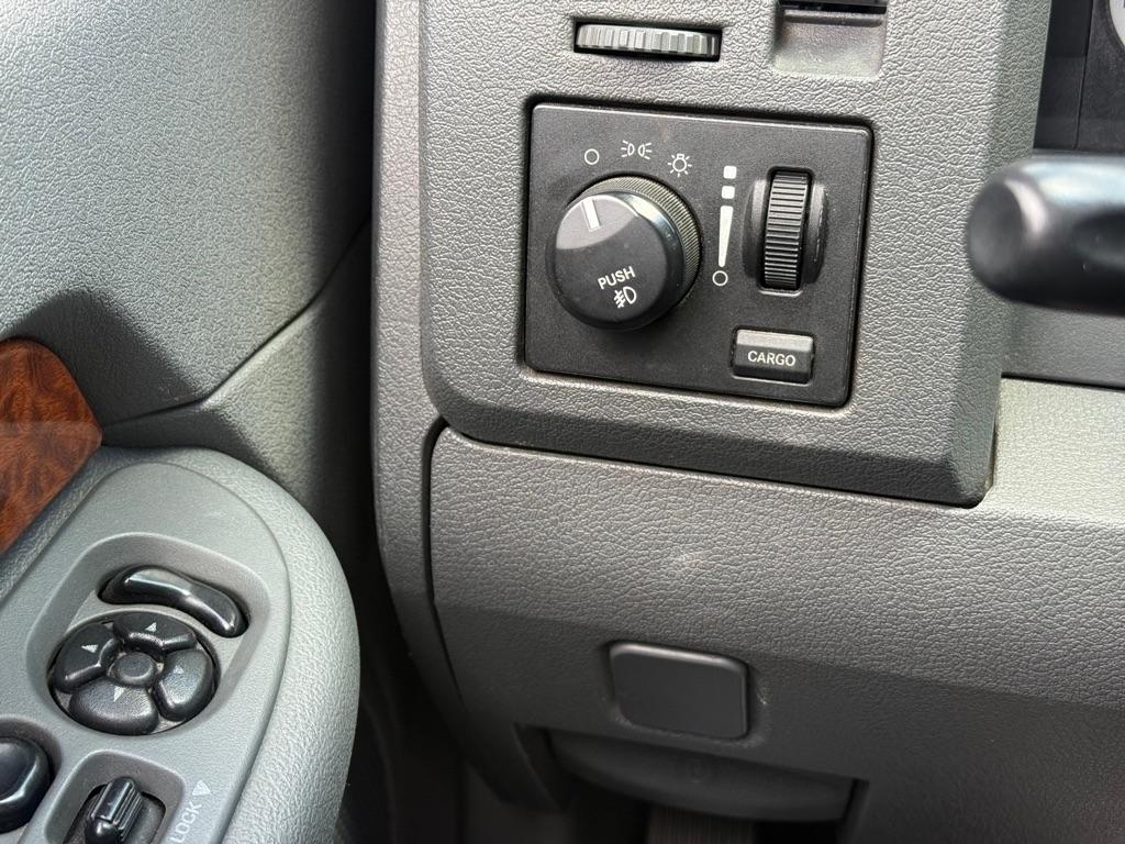 Dodge Ram 2500 4dr Quad Cab 160.5 4WD SLT 2006