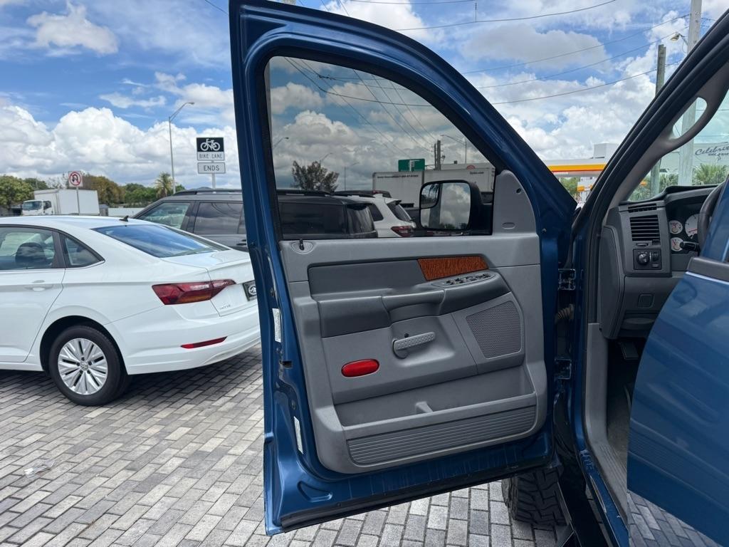 Dodge Ram 2500 4dr Quad Cab 160.5 4WD SLT 2006