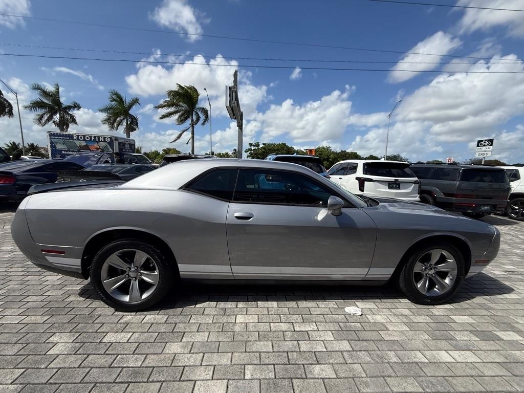 Dodge Challenger 2dr Cpe SXT 2016