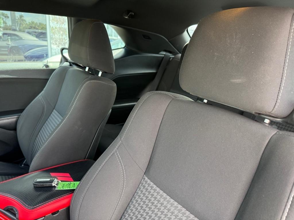 Dodge Challenger 2dr Cpe SXT 2016