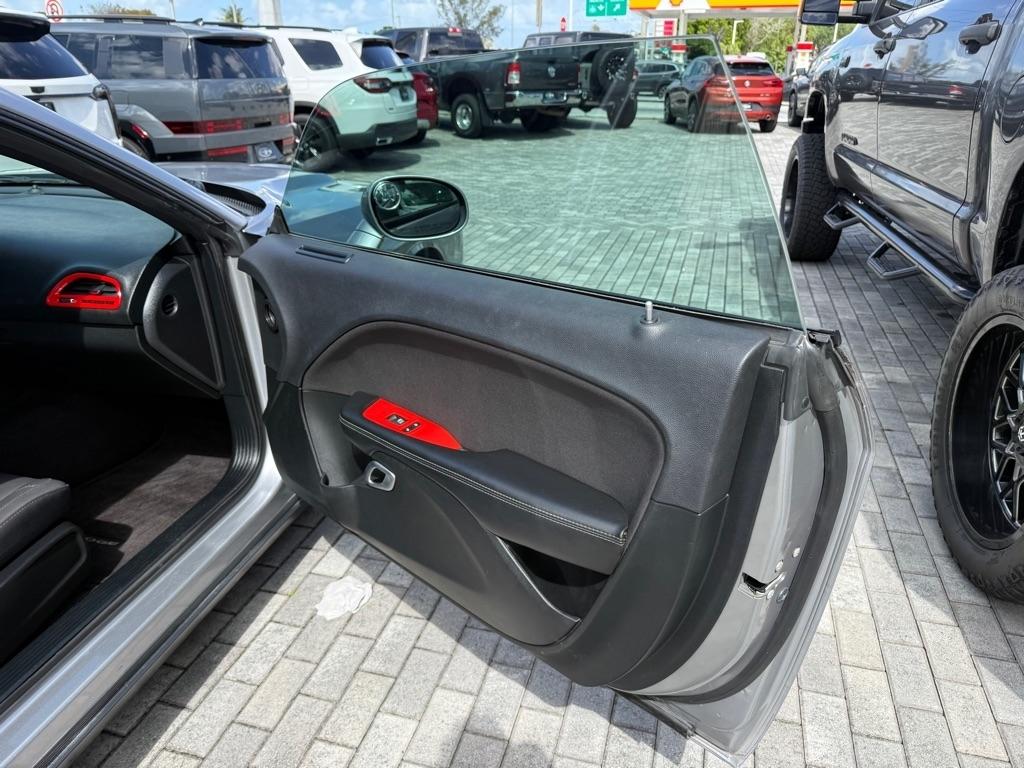 Dodge Challenger 2dr Cpe SXT 2016