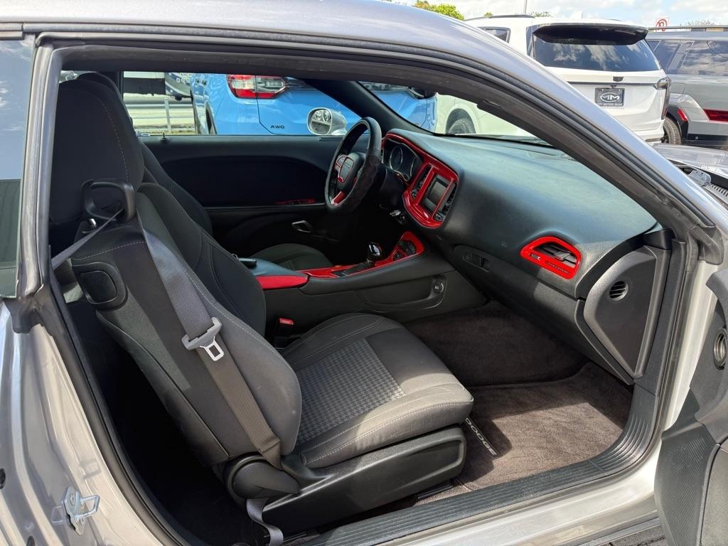 Dodge Challenger 2dr Cpe SXT 2016