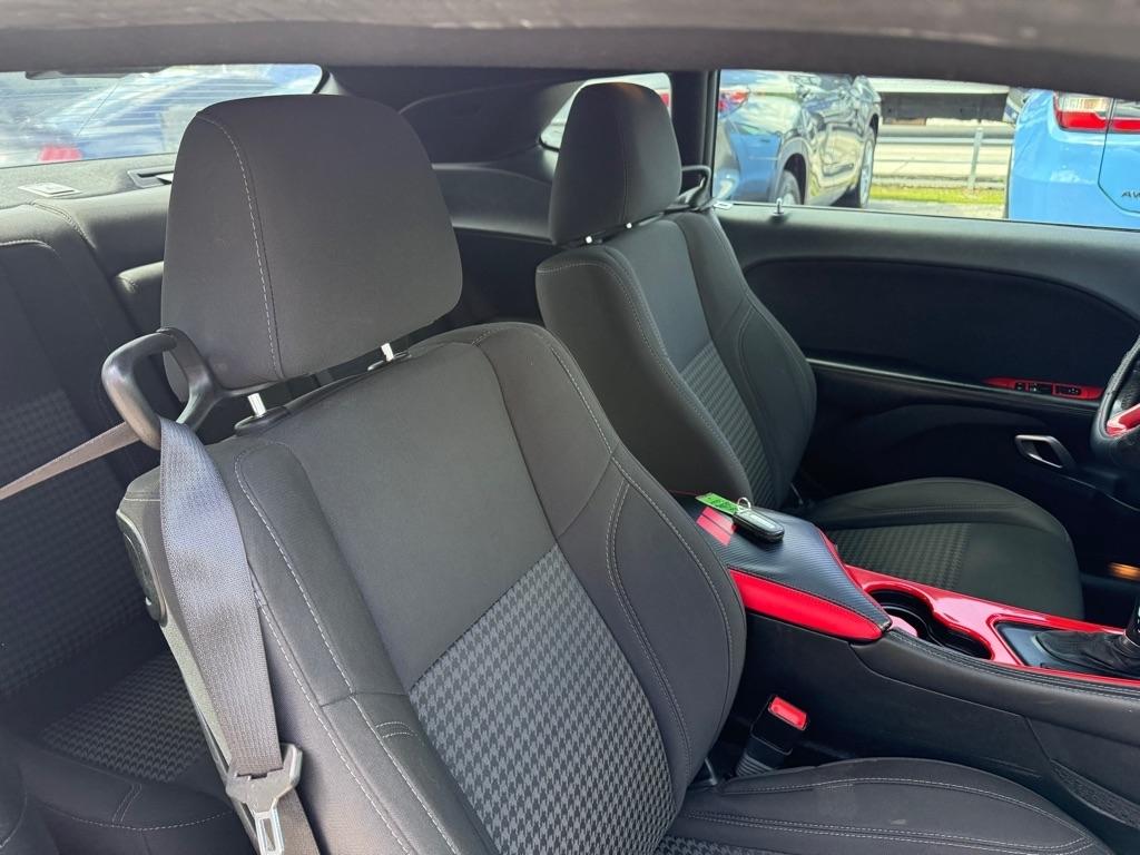 Dodge Challenger 2dr Cpe SXT 2016