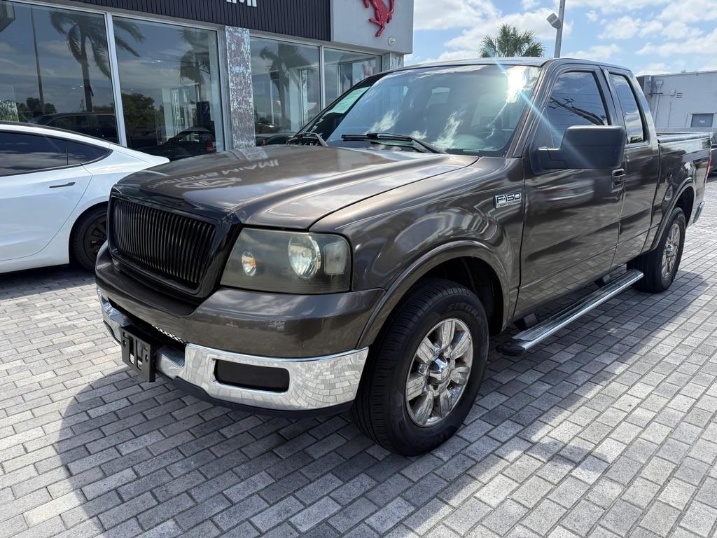 Ford F-150 Supercab 133" Lariat 2005