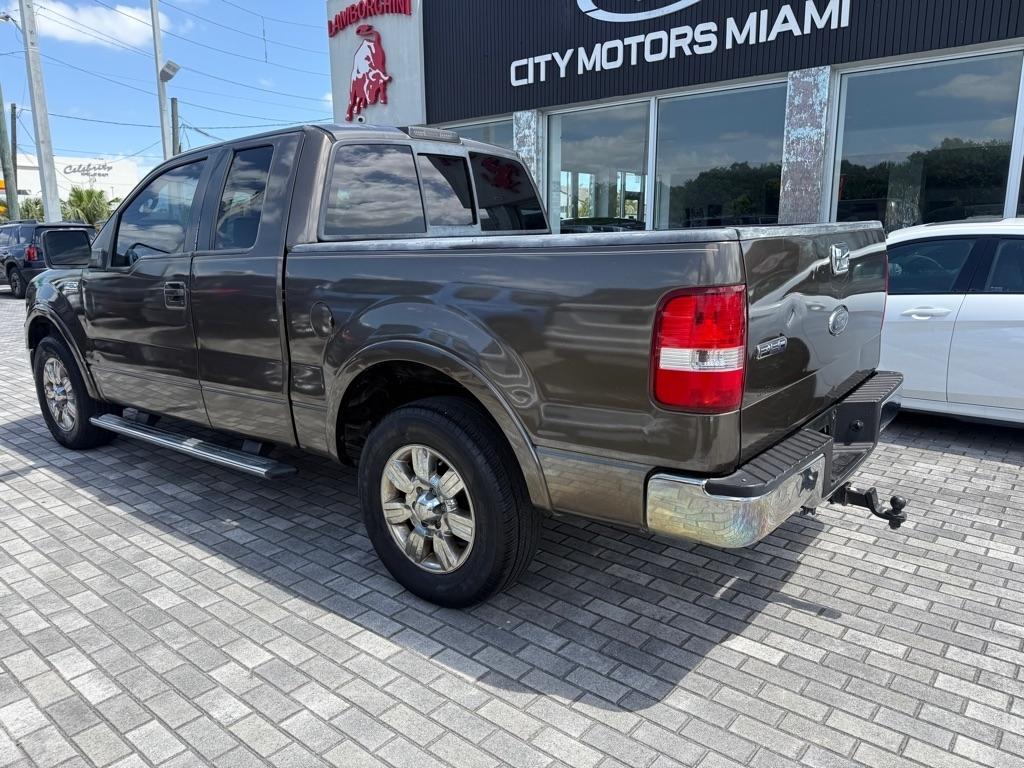 Ford F-150 Supercab 133" Lariat 2005