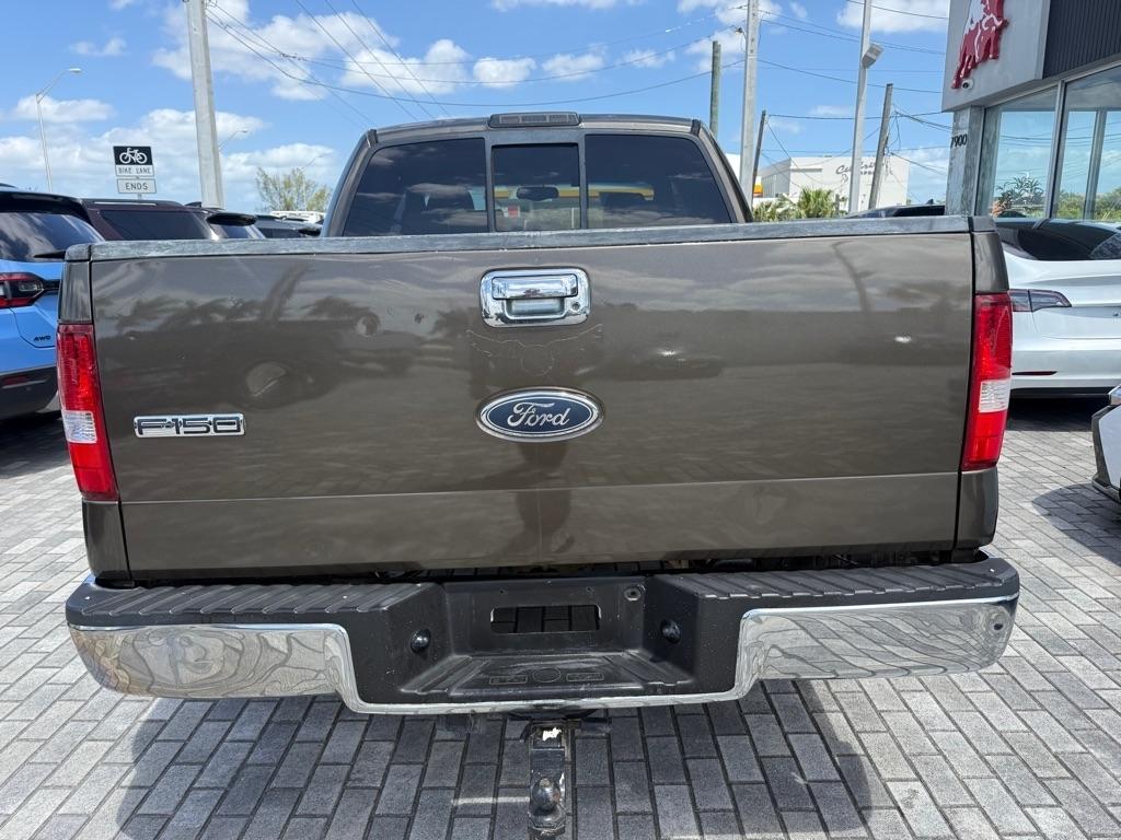 Ford F-150 Supercab 133" Lariat 2005