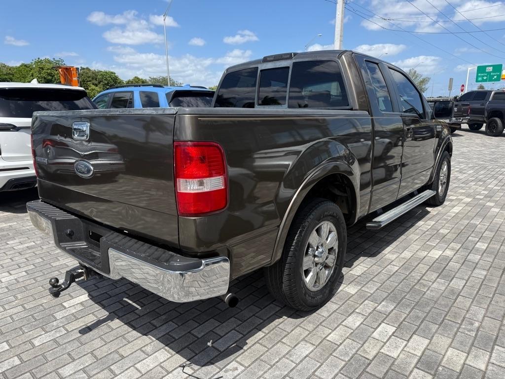 Ford F-150 Supercab 133" Lariat 2005