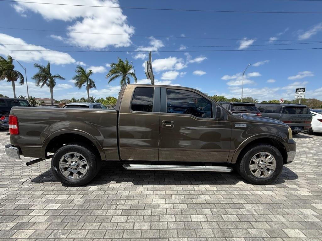 Ford F-150 Supercab 133" Lariat 2005