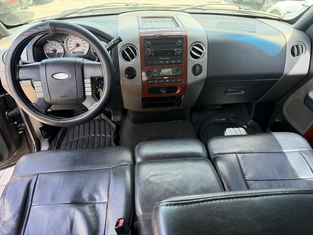 Ford F-150 Supercab 133" Lariat 2005