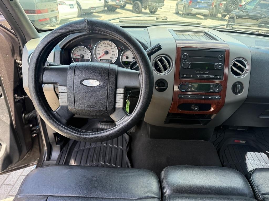 Ford F-150 Supercab 133" Lariat 2005