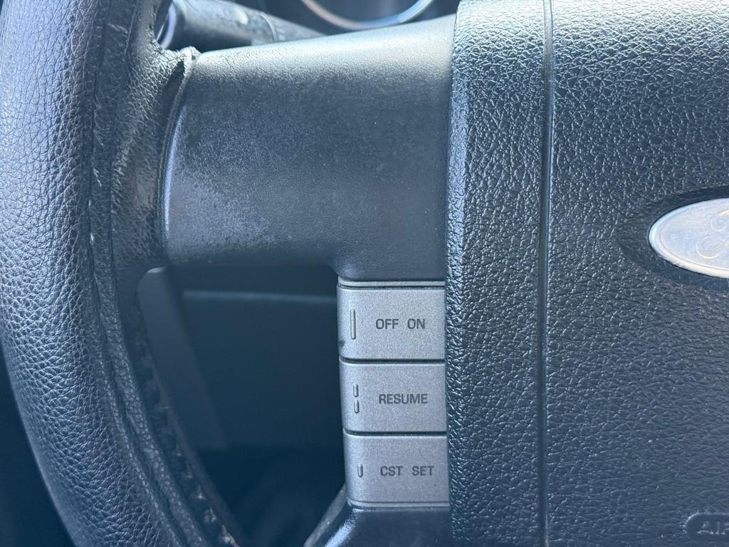 Ford F-150 Supercab 133" Lariat 2005