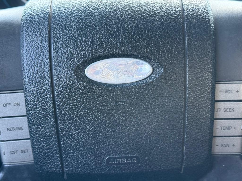 Ford F-150 Supercab 133" Lariat 2005