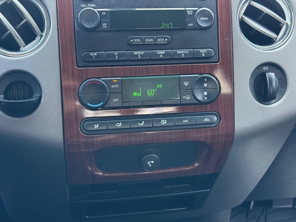 Ford F-150 Supercab 133" Lariat 2005