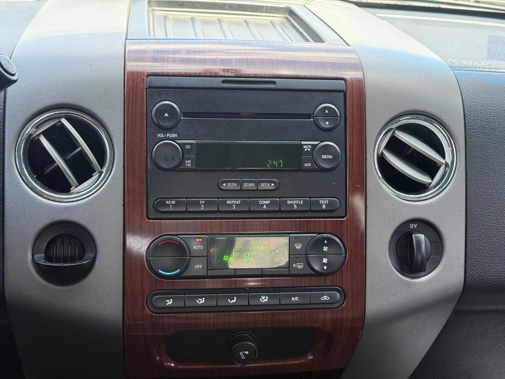 Ford F-150 Supercab 133" Lariat 2005