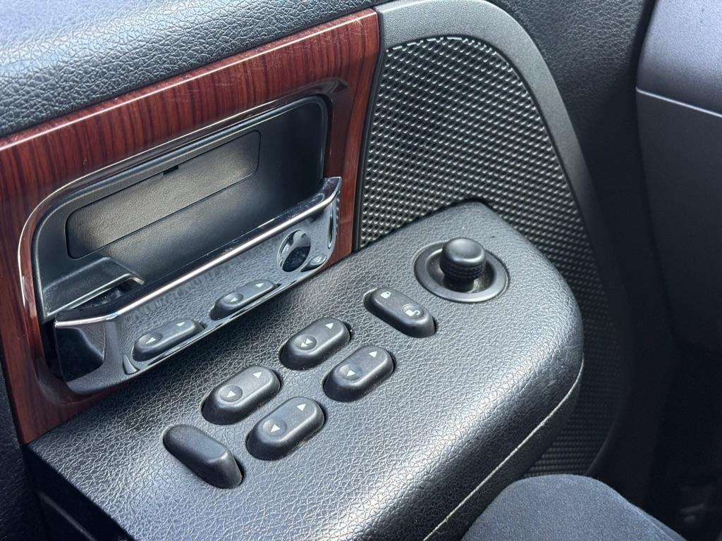 Ford F-150 Supercab 133" Lariat 2005