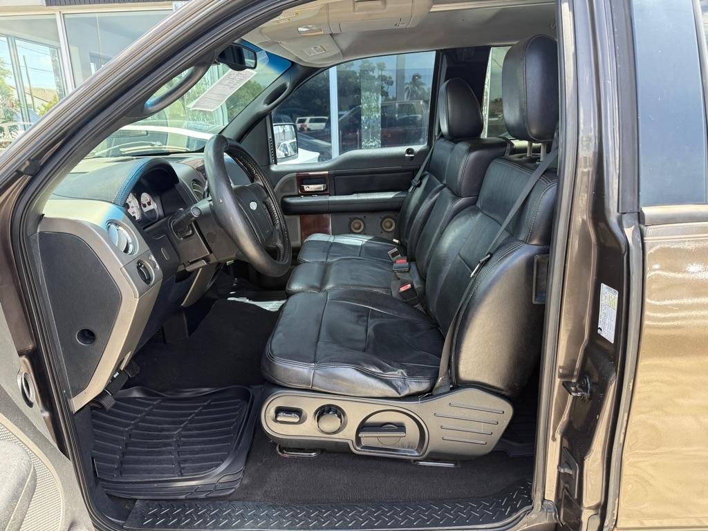 Ford F-150 Supercab 133" Lariat 2005