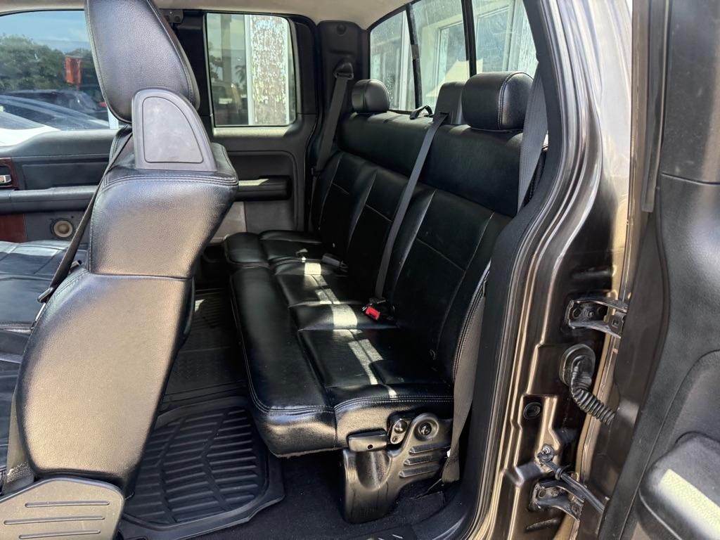 Ford F-150 Supercab 133" Lariat 2005