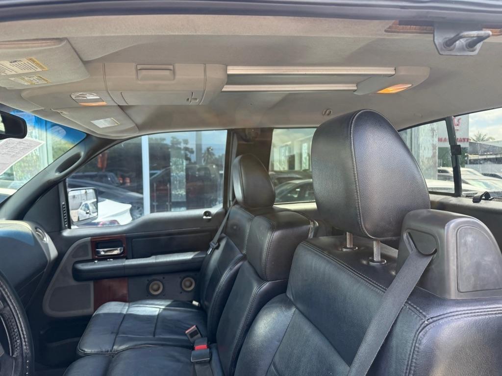 Ford F-150 Supercab 133" Lariat 2005