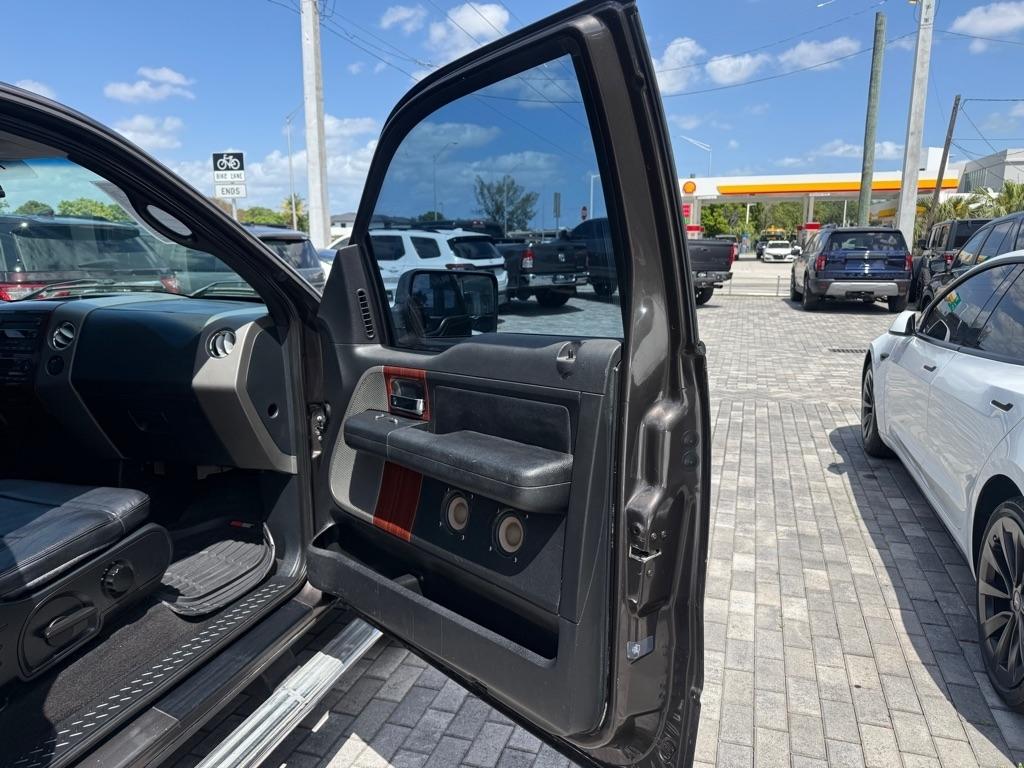 Ford F-150 Supercab 133" Lariat 2005
