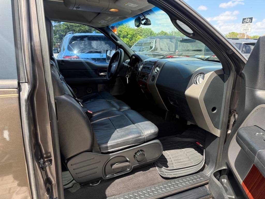 Ford F-150 Supercab 133" Lariat 2005