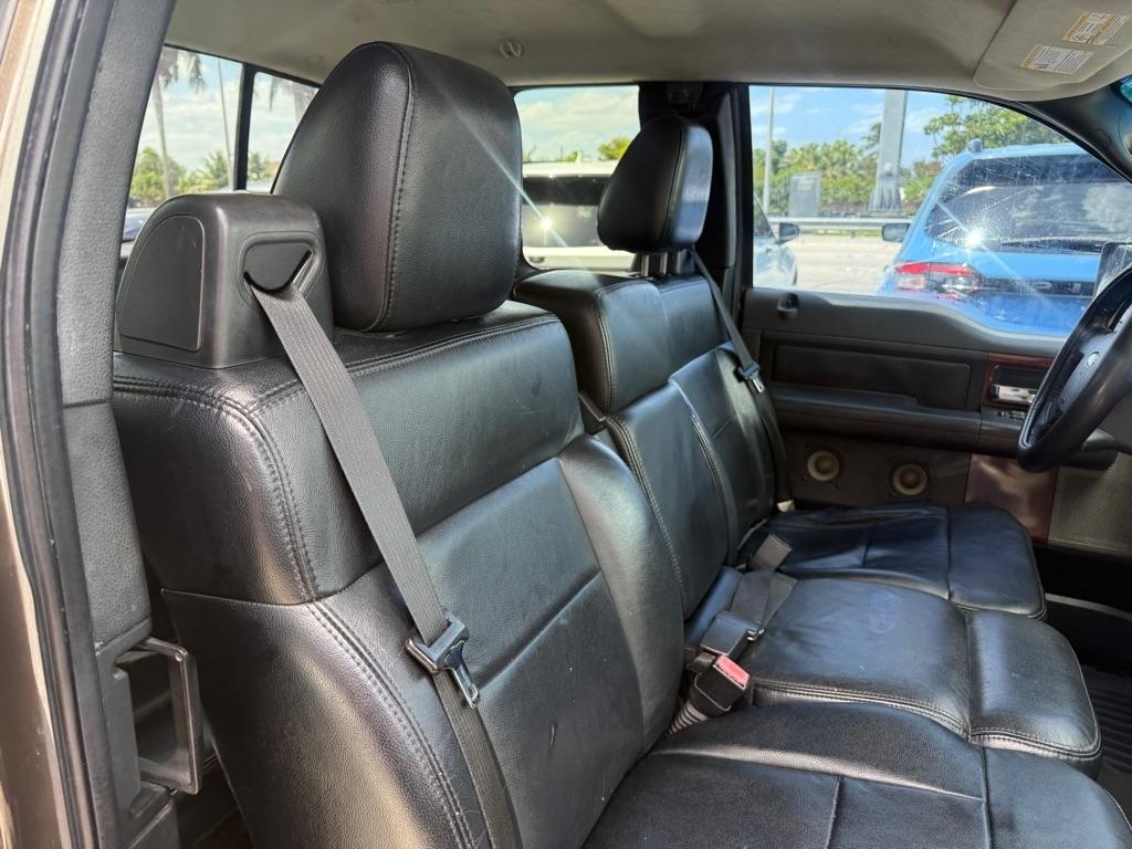 Ford F-150 Supercab 133" Lariat 2005