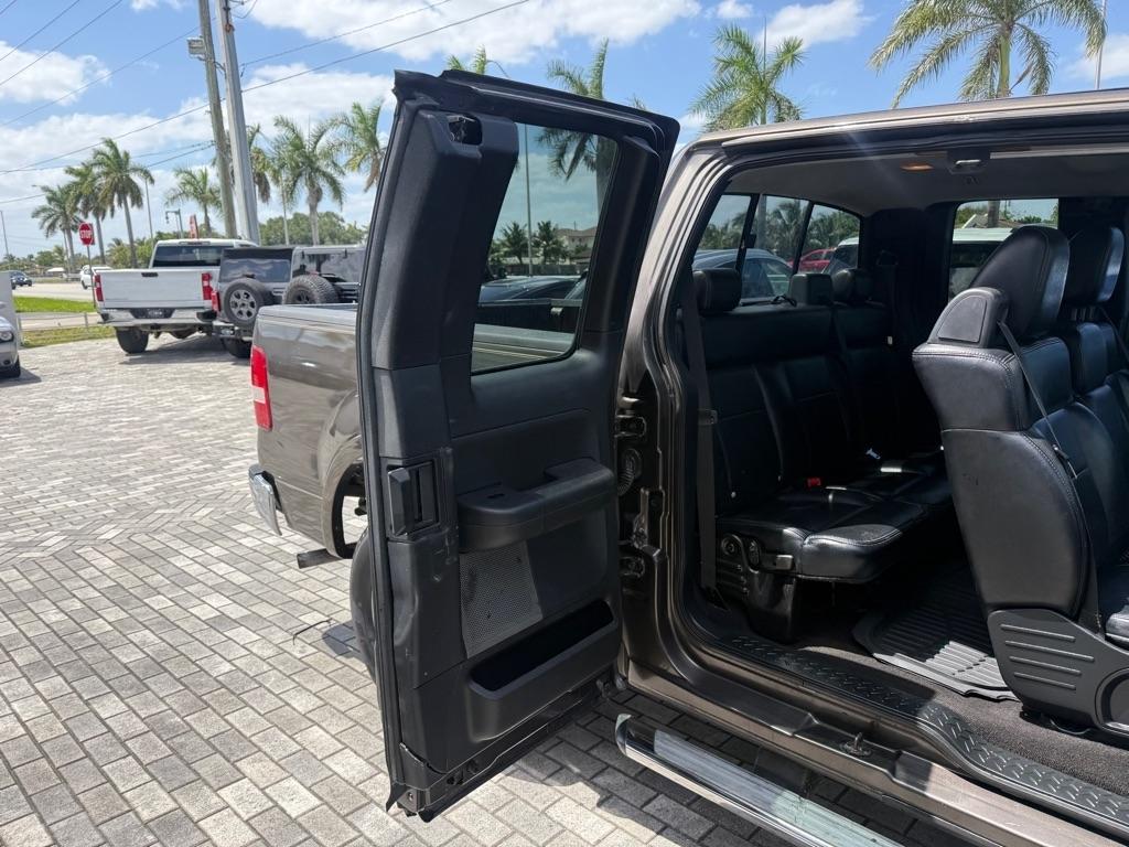 Ford F-150 Supercab 133" Lariat 2005