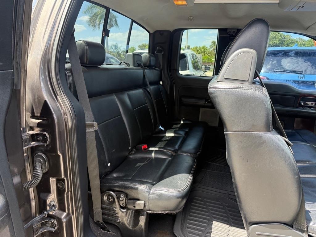 Ford F-150 Supercab 133" Lariat 2005