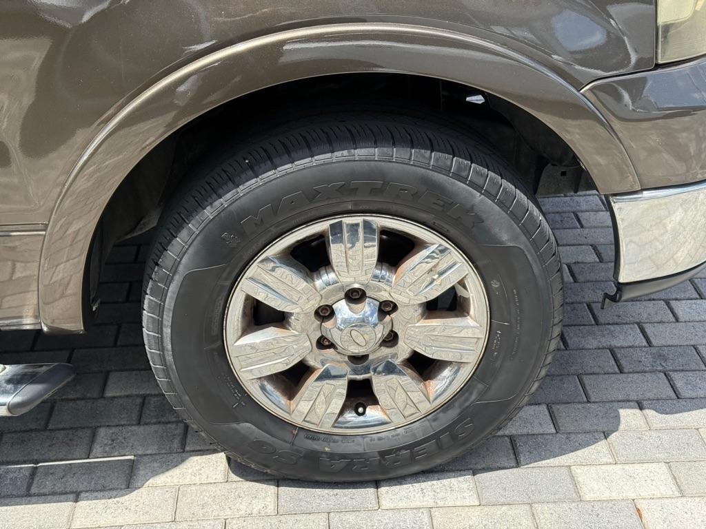 Ford F-150 Supercab 133" Lariat 2005